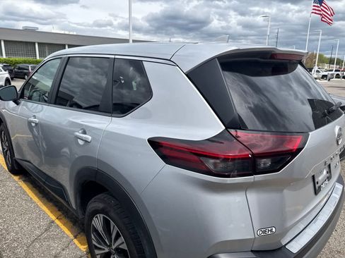 Used 2022 Nissan Rogue SV AWD/4WD image 12