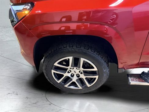 Used 2024 Chevrolet Colorado Z71 w/ Z71 Convenience Package 2 image 12