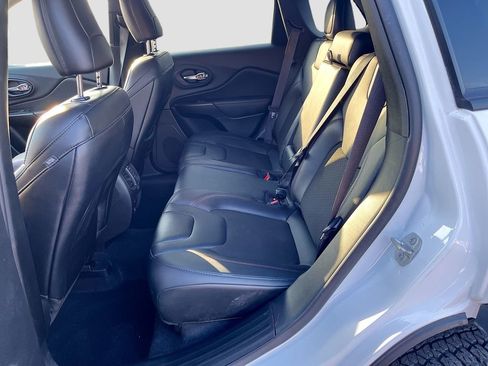 Used 2022 Jeep Cherokee Trailhawk image 24