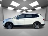 Used 2020 Volkswagen Tiguan SE w/ Panoramic Sunroof Package image 3