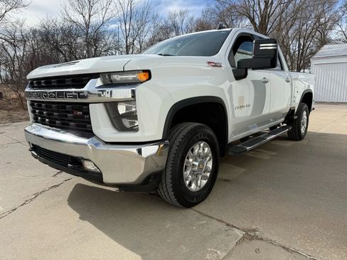 Used 2023 Chevrolet Silverado 2500 LT w/ Convenience Package image 4