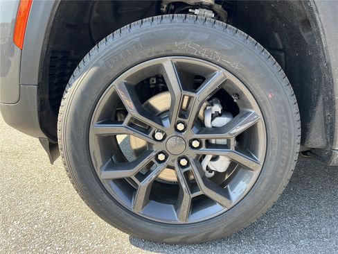 New 2025 Jeep Grand Cherokee Limited image 14