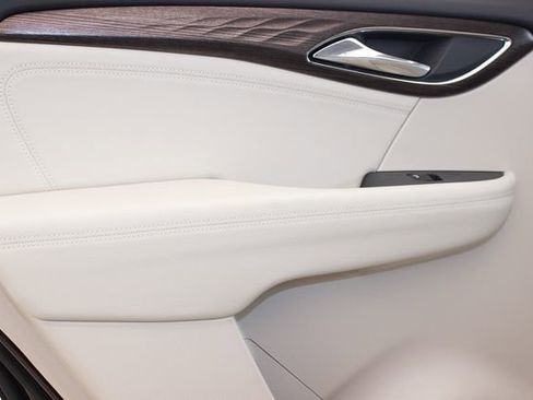 Used 2022 Buick Envision Avenir w/ Safety Package image 18