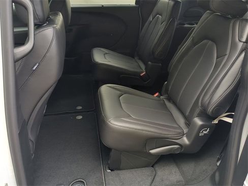 New 2025 Chrysler Voyager LX image 28