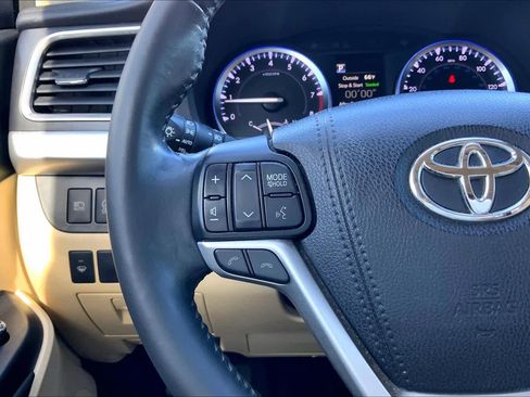 Used 2017 Toyota Highlander Limited image 22
