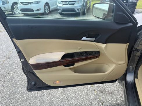 Used 2012 Honda Crosstour EX image 12