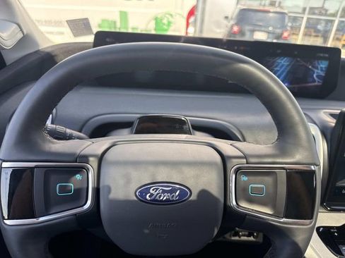 Used 2025 Ford Expedition Active AWD/4WD image 35