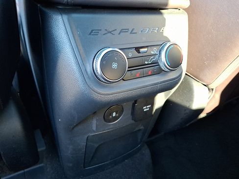 Used 2025 Ford Explorer Platinum w/ Ultimate Package image 11