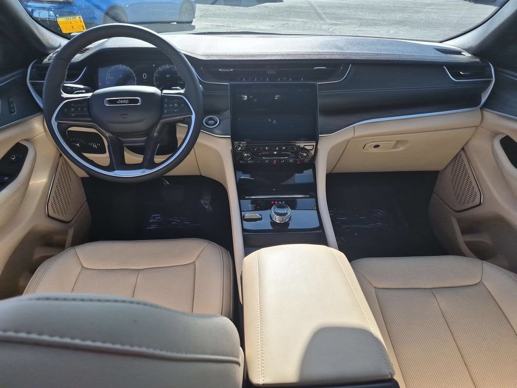 Certified 2025 Jeep Grand Cherokee Limited w/ Luxury Tech Group II AWD/4WD image 25