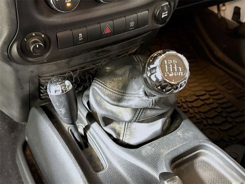 Used 2018 Jeep Wrangler Unlimited Sahara w/ Connectivity Group image 13