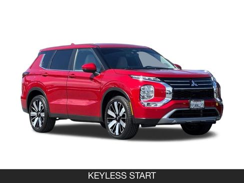 Used 2025 Mitsubishi Outlander SE FWD image 2