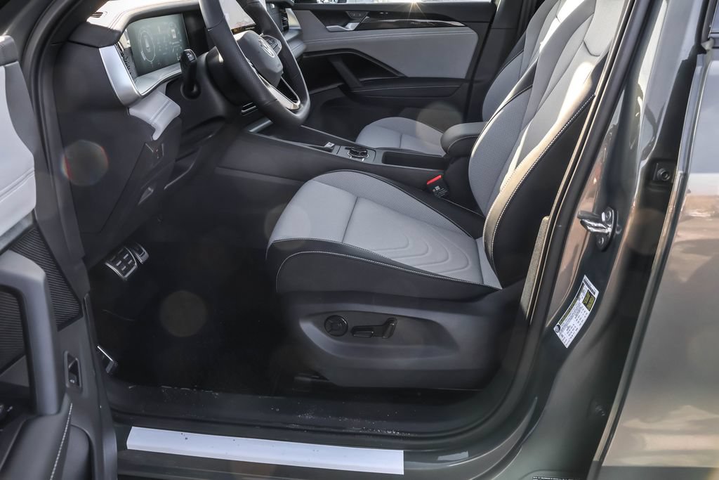 Certified 2026 Volkswagen Tiguan SE R-Line AWD/4WD image 16