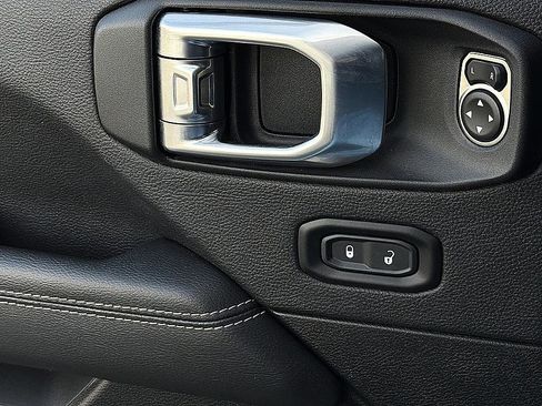 Used 2022 Jeep Wrangler Unlimited Sahara w/ Cold Weather Group image 20