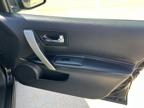 Used 2011 Nissan Rogue SV w/ SL Pkg image 10