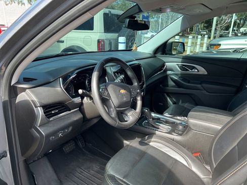 Used 2019 Chevrolet Traverse LT w/ LT Premium Package image 3