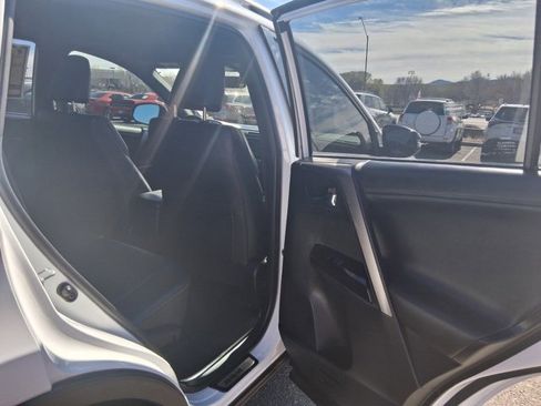 Certified 2016 Toyota RAV4 SE image 4
