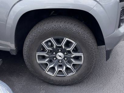 Used 2024 Chevrolet Colorado Z71 w/ Z71 Convenience Package 2