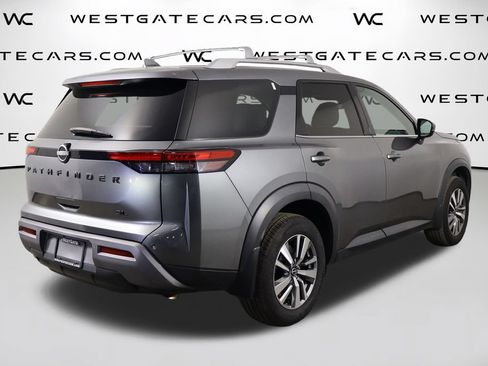 Used 2024 Nissan Pathfinder SL w/ Black Appearance Package FWD image 43