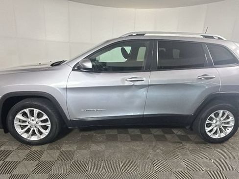 Used 2020 Jeep Cherokee Latitude FWD image 5