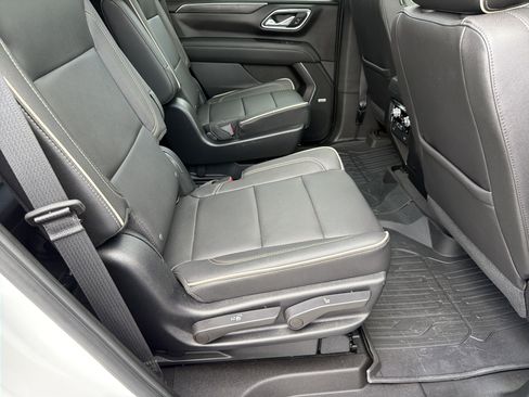 Used 2023 GMC Yukon SLT w/ SLT Premium Package AWD/4WD image 16