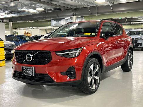 Certified 2023 Volvo XC40 B5 Plus w/ Protection Package Premier AWD/4WD image 5