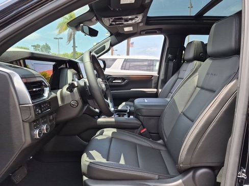 New 2026 GMC Yukon XL Denali w/ Denali Reserve Package AWD/4WD image 12