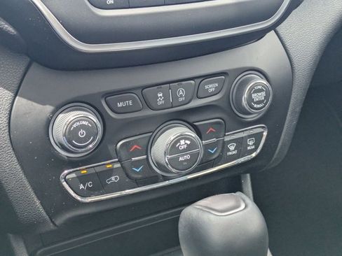 Used 2023 Jeep Cherokee Altitude Lux w/ Lux Elite Package AWD/4WD image 13