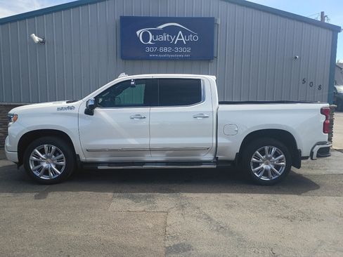 Used 2024 Chevrolet Silverado 1500 High Country w/ High Country Premium Package AWD/4WD image 1