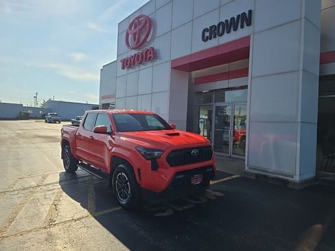 Used 2024 Toyota Tacoma TRD Sport w/ TRD Sport Upgrade Package AWD/4WD image 1
