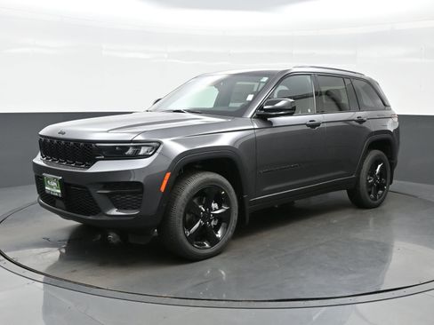 New 2025 Jeep Grand Cherokee Altitude AWD/4WD image 2