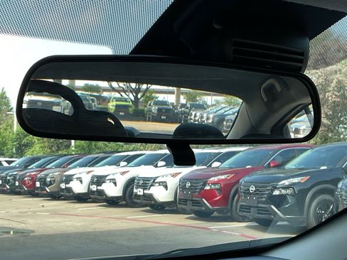 Used 2025 Nissan Versa SV image 25