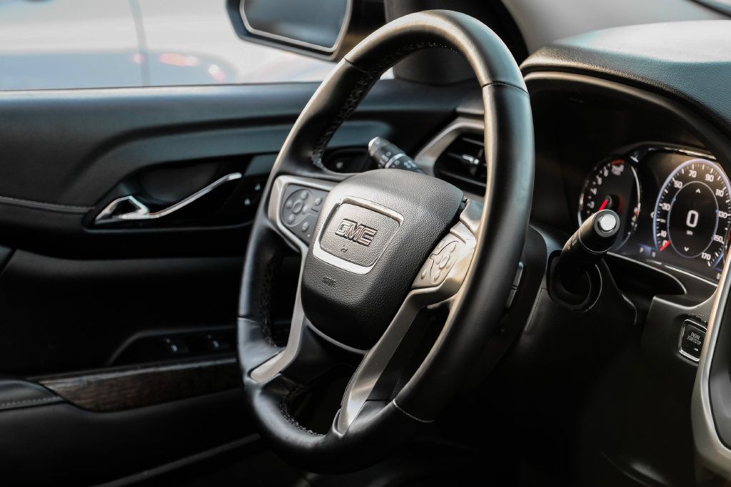 Used 2023 GMC Acadia Denali FWD image 11