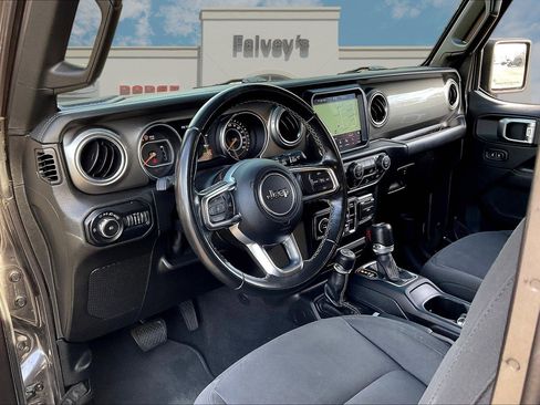 Used 2019 Jeep Wrangler Unlimited Sahara AWD/4WD image 13