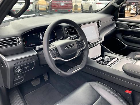 Certified 2025 Jeep Wagoneer 4WD image 16