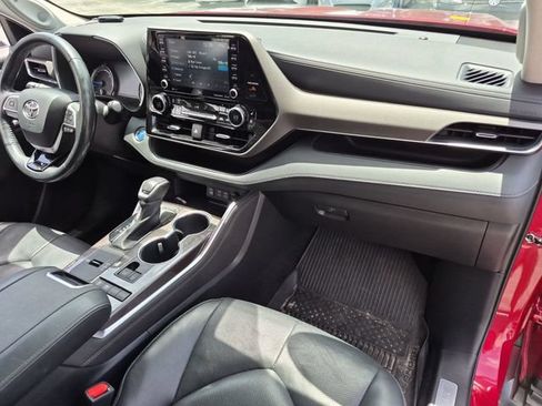 Used 2022 Toyota Highlander Limited FWD image 28