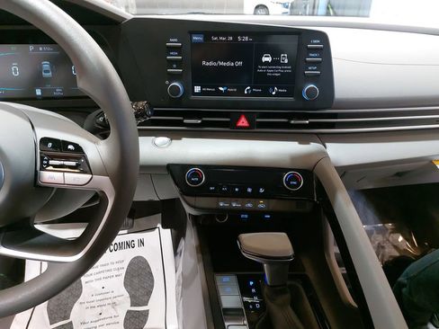Certified 2025 Hyundai Elantra Hybrid FWD image 21