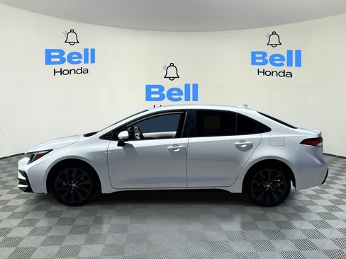 Used 2024 Toyota Corolla SE FWD image 2