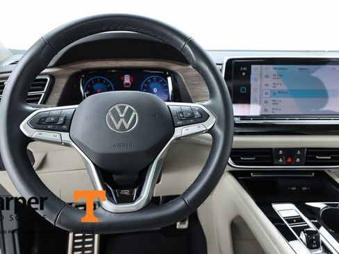 Used 2025 Volkswagen Atlas SEL Premium R-Line image 20