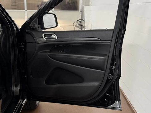 Used 2019 Jeep Grand Cherokee Altitude AWD/4WD image 39