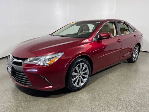 Used 2017 Toyota Camry XLE image 7