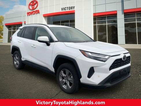 Used 2025 Toyota RAV4 XLE image 1