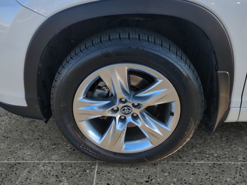Used 2019 Toyota Highlander Limited image 14