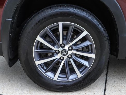 Used 2019 Toyota Highlander XLE AWD/4WD image 22