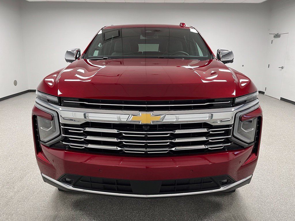 Used 2025 Chevrolet Suburban Premier AWD/4WD image 3