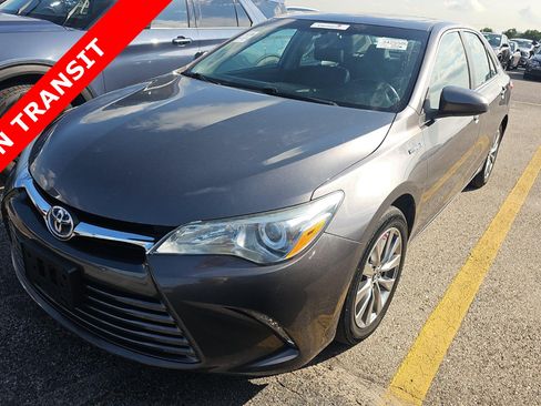 Used 2017 Toyota Camry XLE w/ Moonroof Package FWD image 1