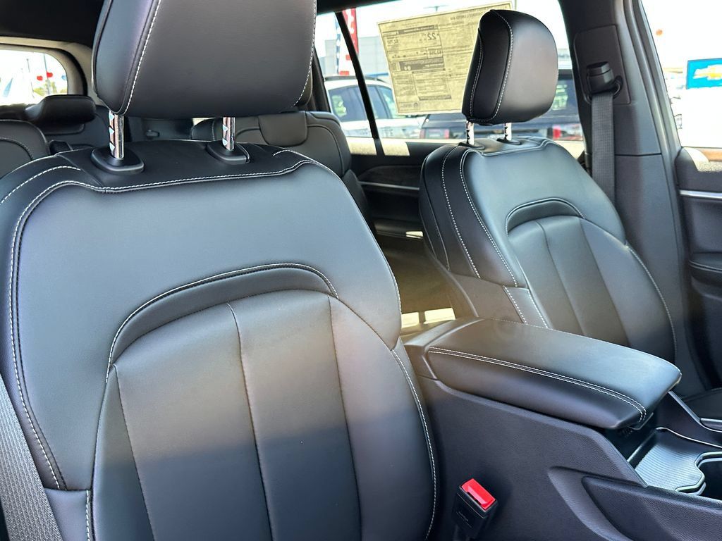 New 2026 Jeep Grand Cherokee L Limited w/ Limited Altitude Package AWD/4WD image 16