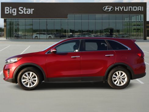 Used 2020 Kia Sorento LX image 2