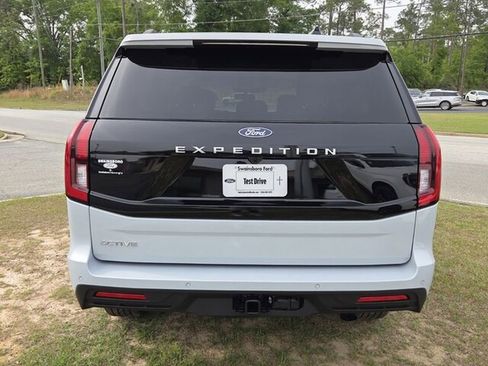 New 2026 Ford Expedition Active RWD image 12