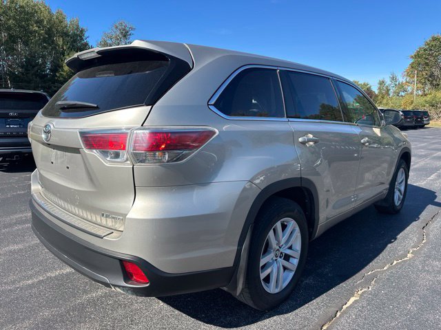 Used 2016 Toyota Highlander LE AWD/4WD image 8