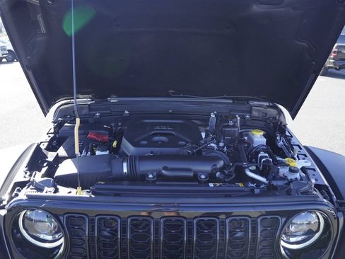 Used 2024 Jeep Wrangler Unlimited Sport AWD/4WD image 33